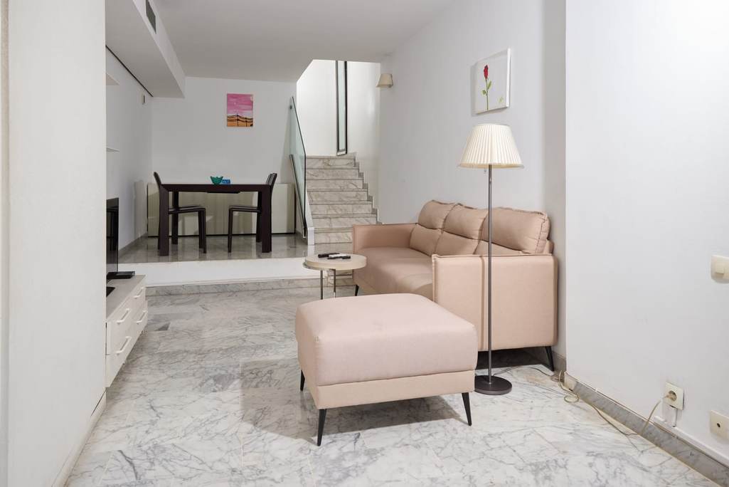 Salon, B12