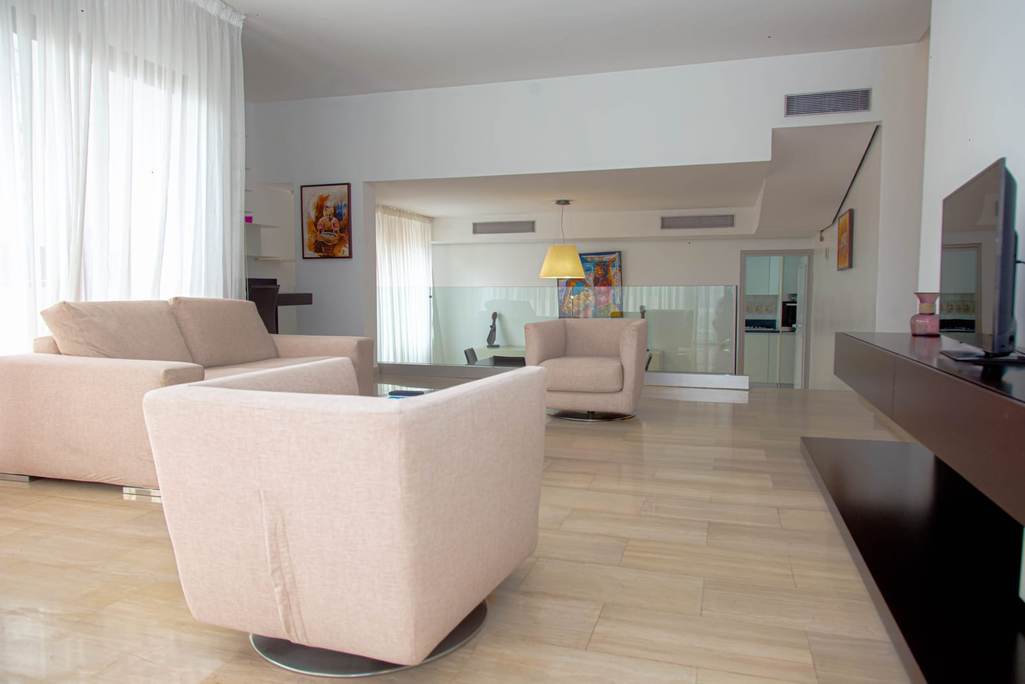 Salon, B11 — Plateau Centre