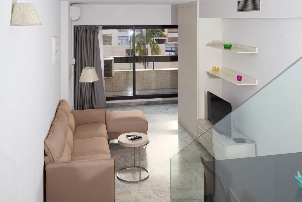 Salon, B12