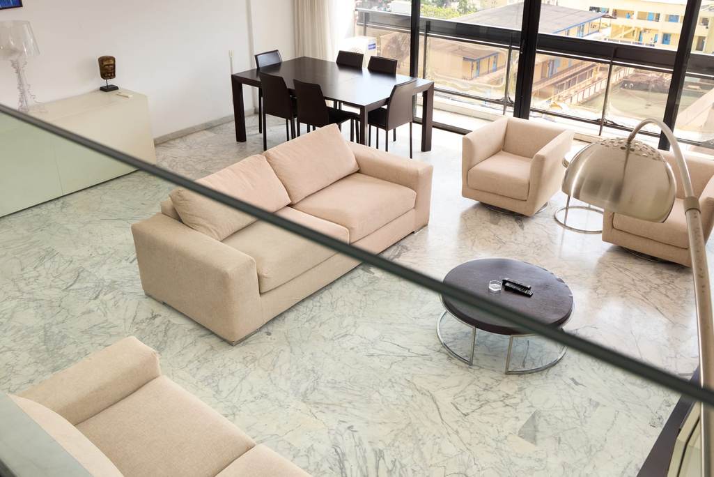 Salon, B82 — Prestige, Plateau Centre