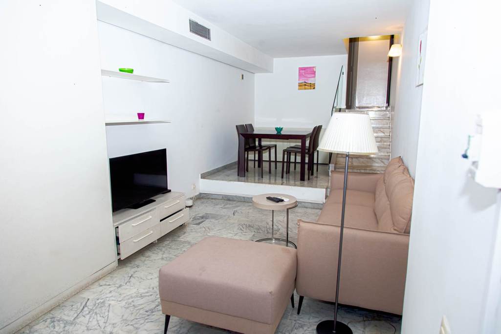 Salon, B12