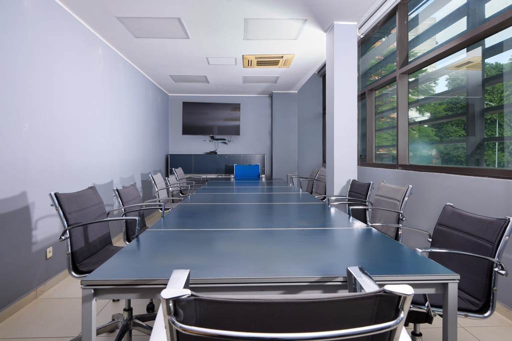 Salle de réunion, Immeuble CARBONE — Bureaux meublés 117 m², Cocody