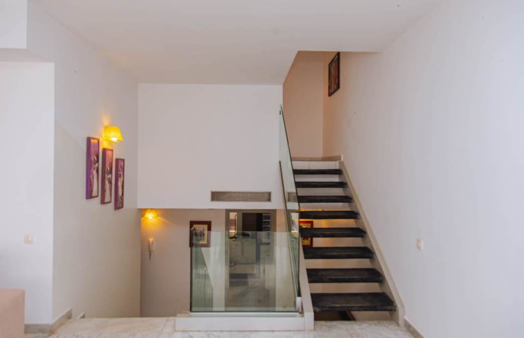 Escalier, B32 — 3 pièces, Plateau Centre
