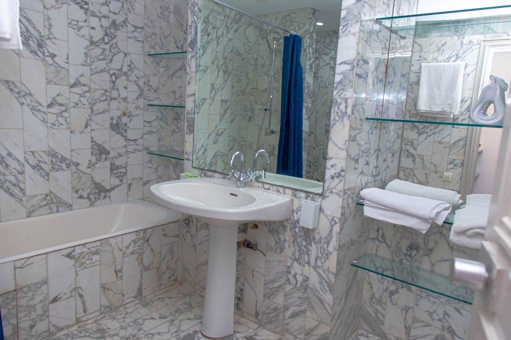 Salle de bain, B11 — Plateau Centre